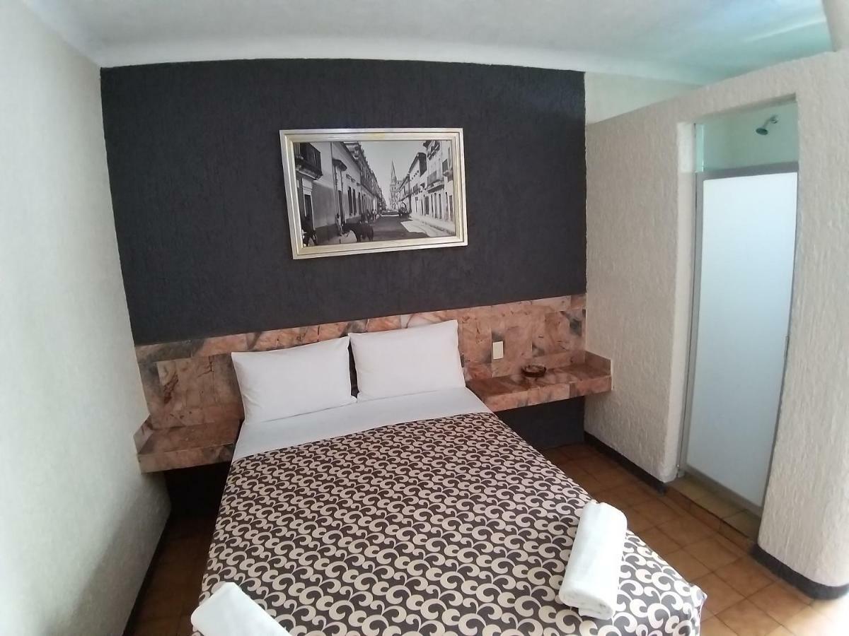 Hotel Aguila Guadalajara Bagian luar foto