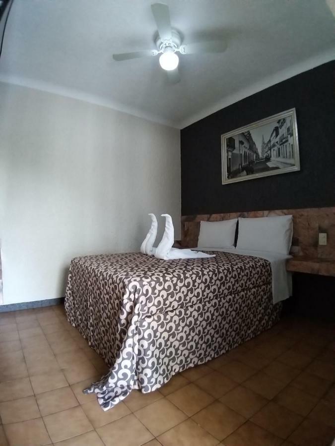 Hotel Aguila Guadalajara Bagian luar foto
