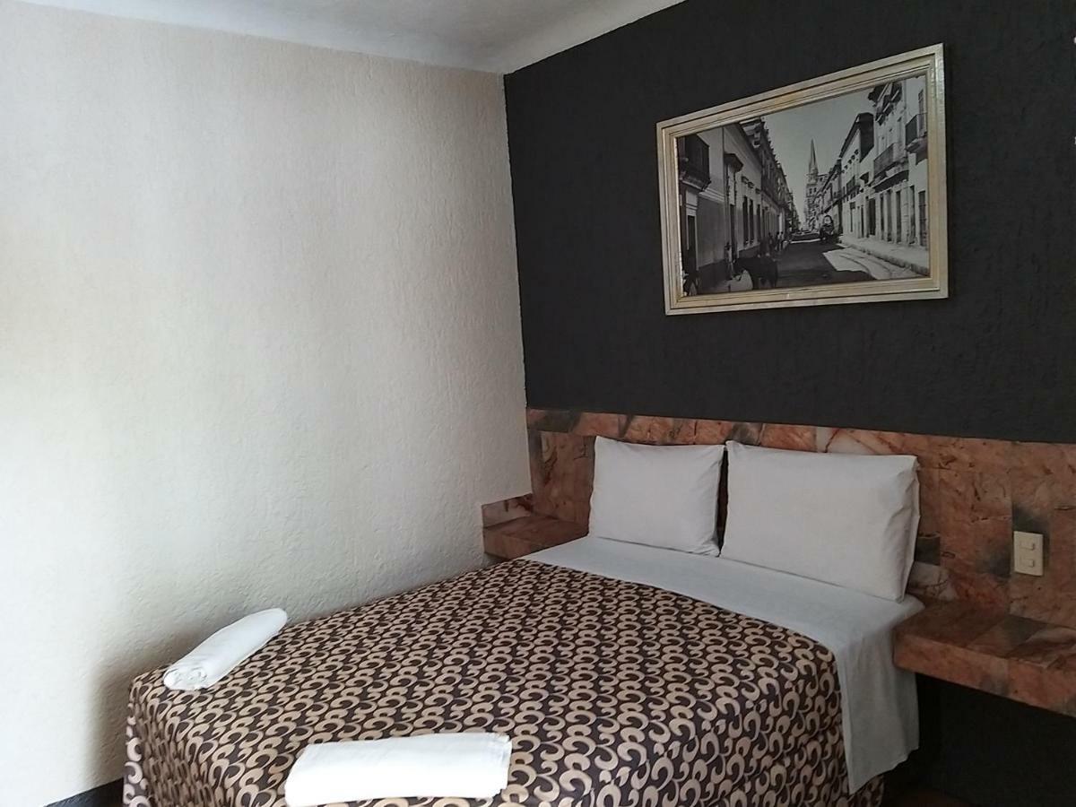 Hotel Aguila Guadalajara Bagian luar foto